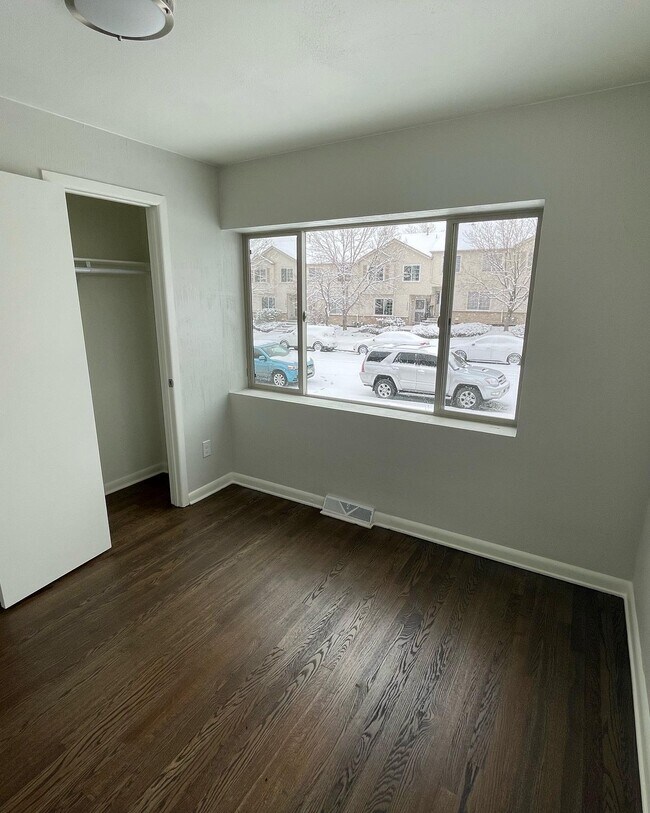 Bed 1 - 3427 Grape St