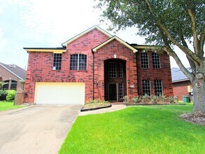 Building Photo - 203 Green Cedar Dr