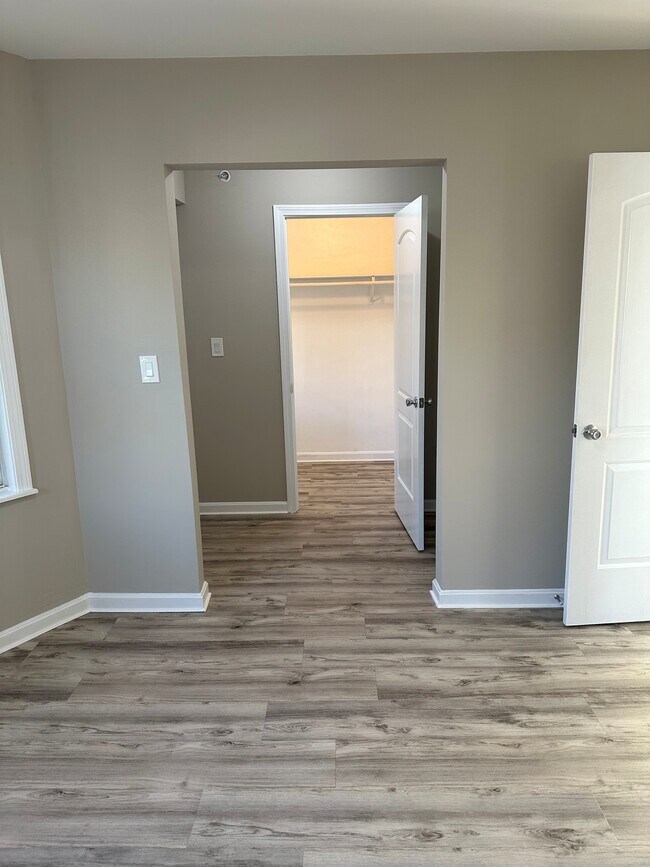 Building Photo - 91 Homes Ave