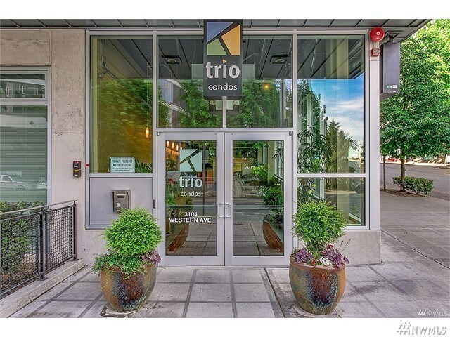 Main entrance to Lobby - 3104 Western Ave