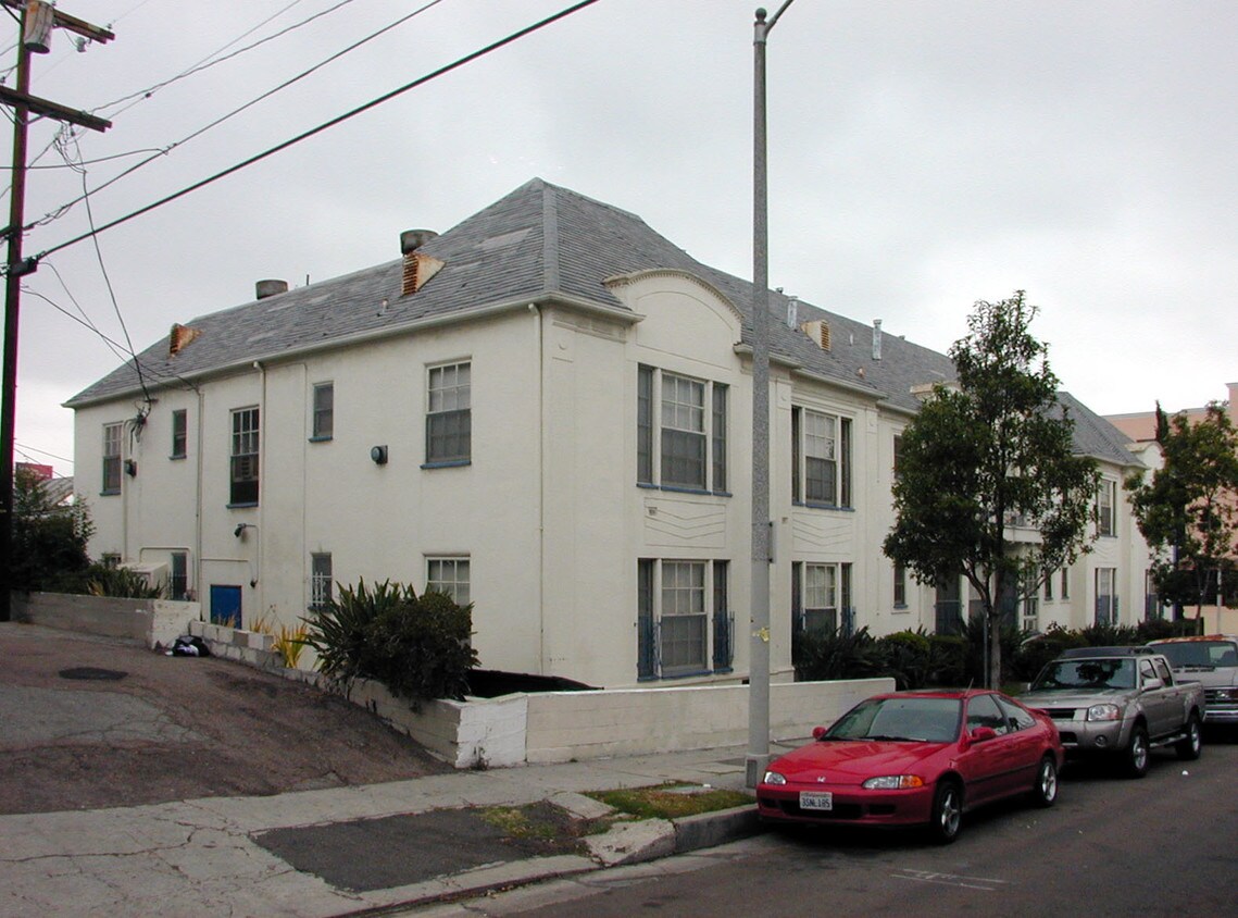 Foto del edificio - 3900 Ingraham Apartment