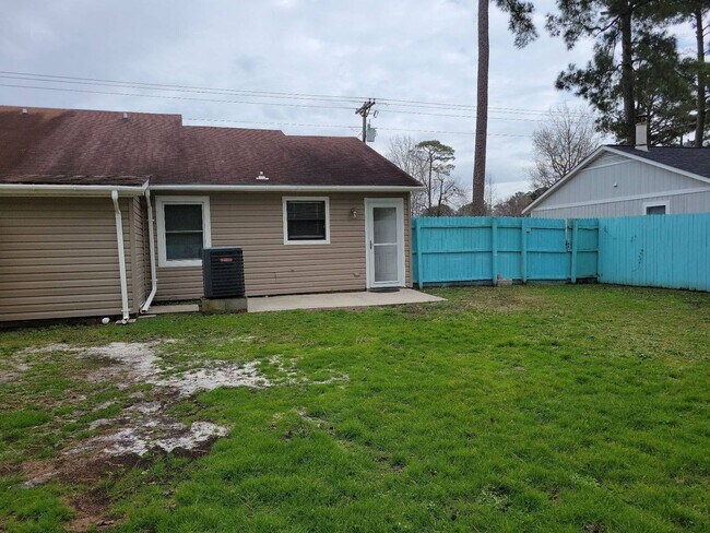 Building Photo - Nice Duplex in Havelock