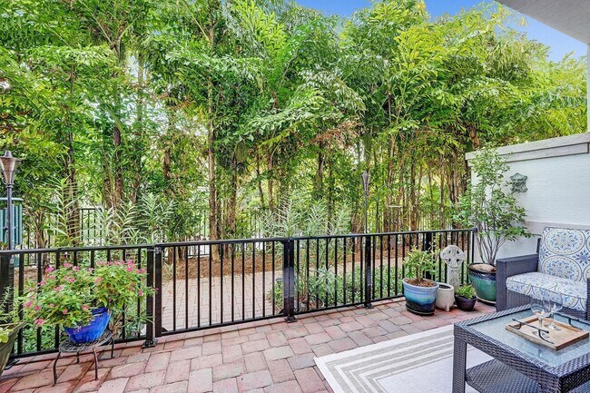 Foto del edificio - 626 Windward Cir S
