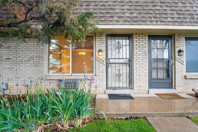 Foto del edificio - Adorable and Spacious Golden Townhome