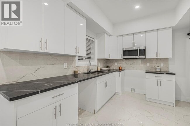 Building Photo - 663 Alexandrine St