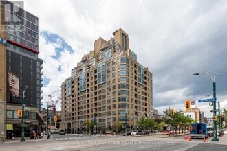 Building Photo - 438 Richmond St W