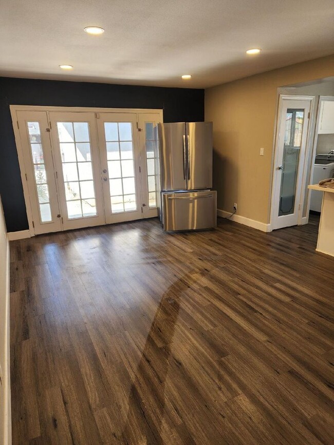 Foto del edificio - Beautiful Unit in Westminster for Lease