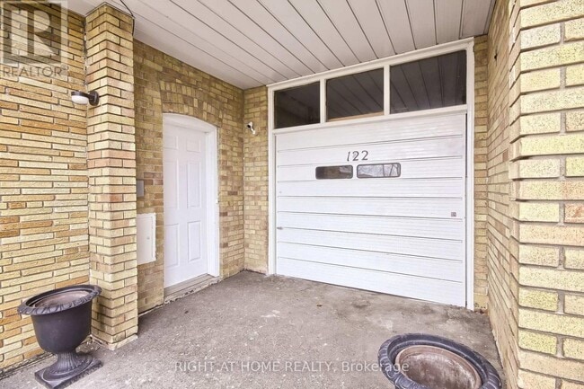Building Photo - 122 Elvaston Dr