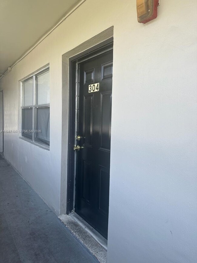 Foto del edificio - 1545 NW 8th Ave