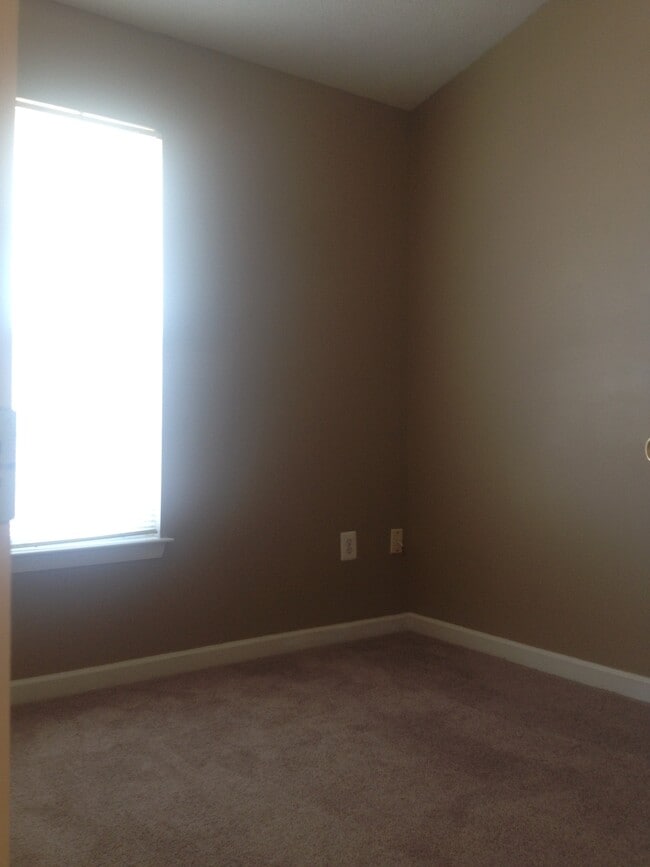 Building Photo - 328 Kestrel Dr