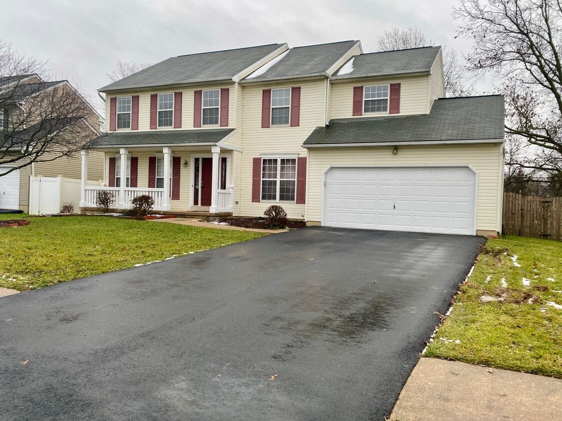 Primary Photo - Welcome to 209 E Flagstone Dr in Gray Acres!
