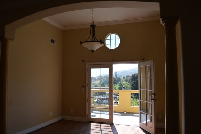 Building Photo - 43 La Paloma Ct