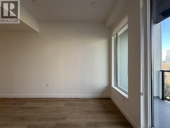 Photo du bâtiment - 600 Rochester Ave