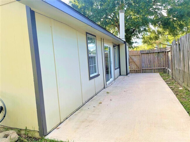 Building Photo - 8306 Big Creek Dr