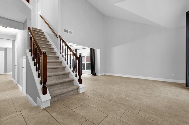 Foto del edificio - 15327 Hillside Park Way