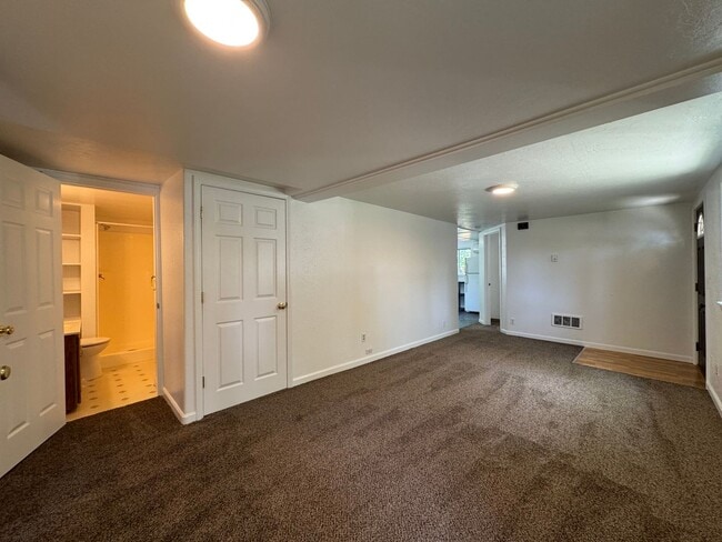 Building Photo - 3 Bedroom House off Coburg Road