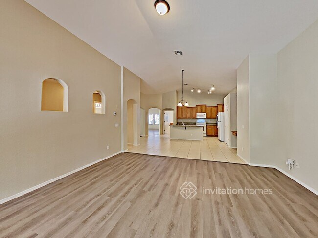 Building Photo - 11577 W Yuma St