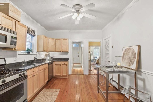 Foto del edificio - 412 E 8th St