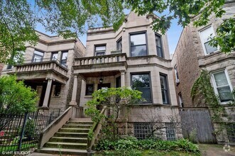 Building Photo - 1211 W Addison St