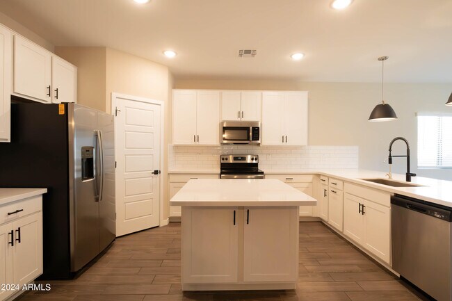 Building Photo - 2766 Fossil Ridge Rd