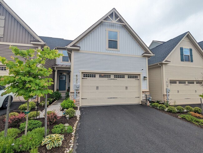 Building Photo - Stunning villa in the Harrison Terrace com...