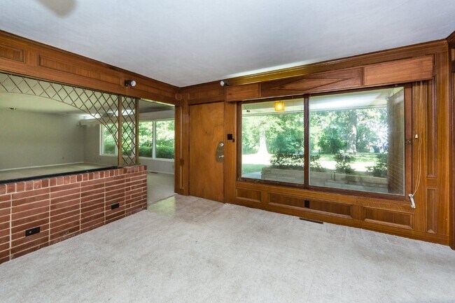 Foto del edificio - "Charming 3-Bedroom Oasis with 2 Full Baths – Spacious 2,295 Sq Ft Home in Charlotte's Heart!"