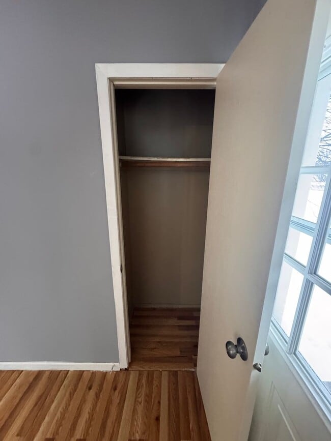 Foto del edificio - AVAILABLE NOW - Nicely rehabbed 3 Bedroom Single Family Home with Garage and Very Large Backyard