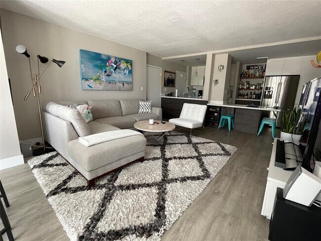 Foto del edificio - 720 Bayshore Dr