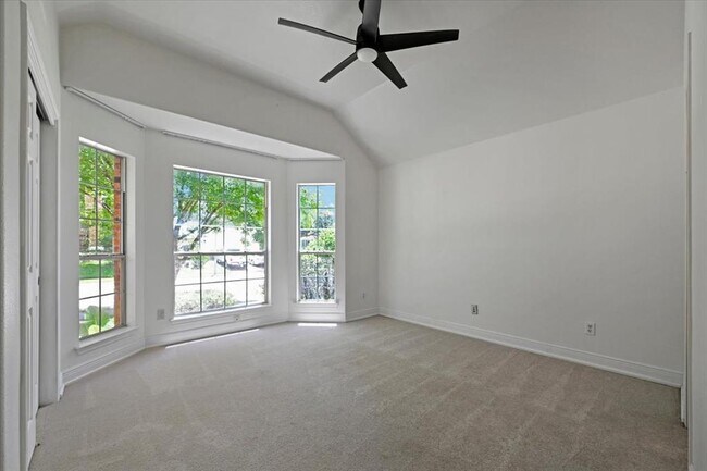Foto del edificio - 1218 Canyon Maple Rd