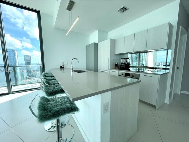 Foto del edificio - 501 NE 31st St