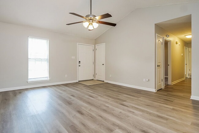 Building Photo - 3880 Warrington Dr