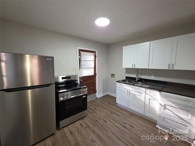 Building Photo - 2921 Coronet Way