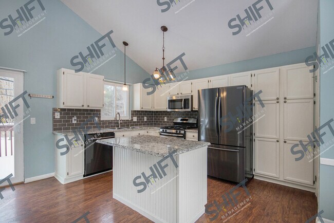 Foto del edificio - 9755 10 Mile Rd - Gorgeous House