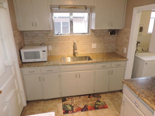 Foto del edificio - Montclair 2 Bedroom, 1 Bath Home (Availabl...