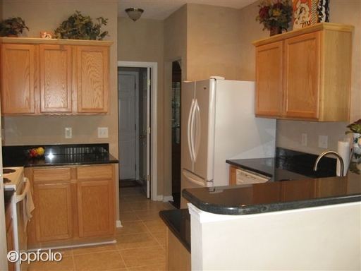 Building Photo - 305 Jockey Ct