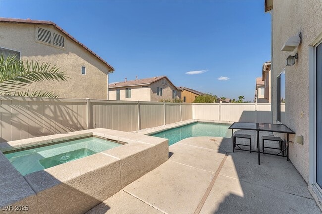 Building Photo - 2526 Begonia Valley Ave