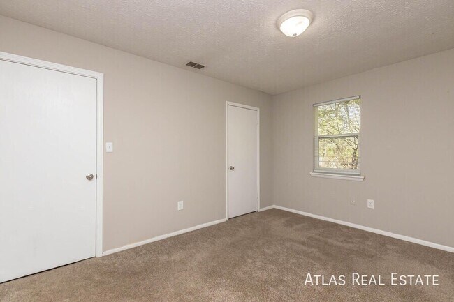 Building Photo - 280 Garnett Ridge Dr