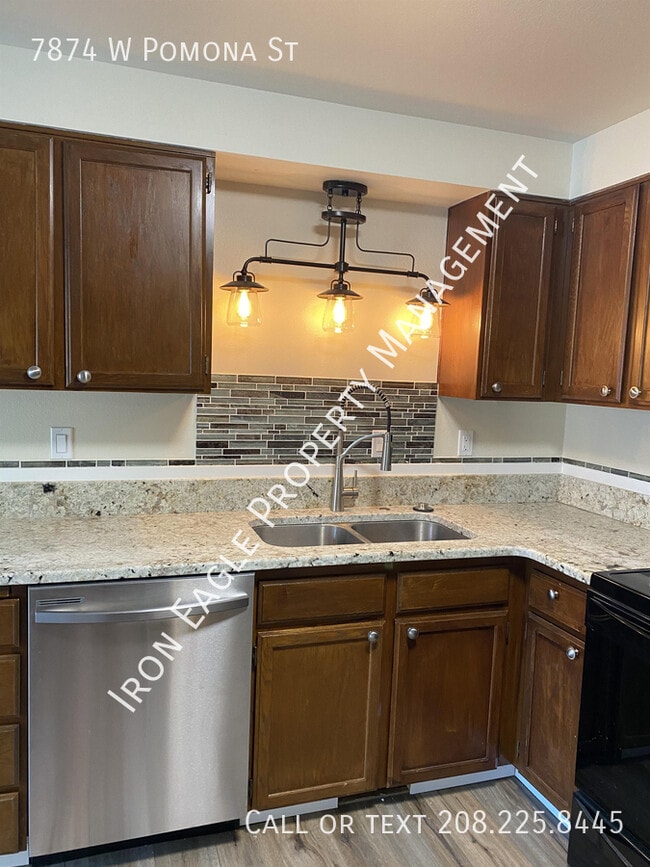 Foto del edificio - 7874 W Pomona St