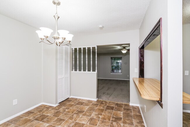 Building Photo - 2532 Braintree Dr