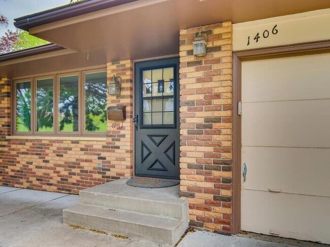 Building Photo - Abba Ranch Home is a 3bd/2br gorgeous design!