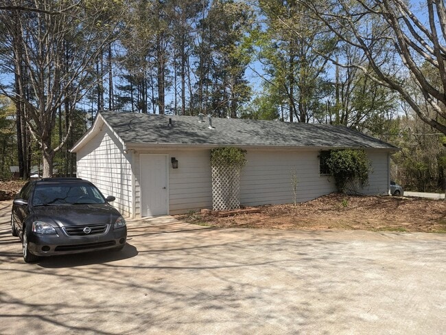 Foto del edificio - 6339B Gaines Ferry Rd