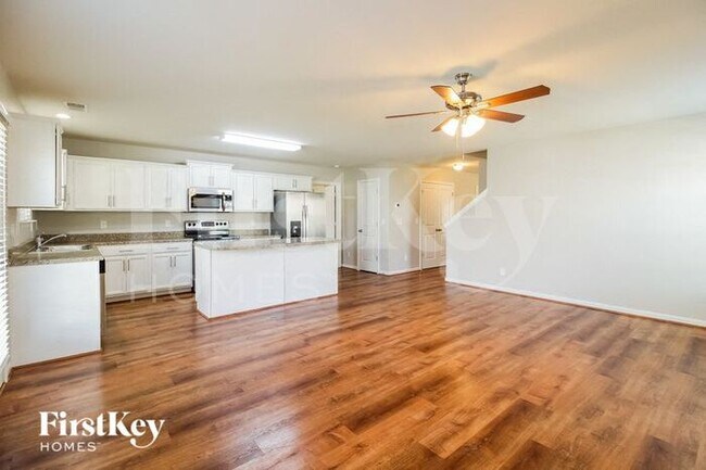 Foto del edificio - 219 Taylors Landing Ave