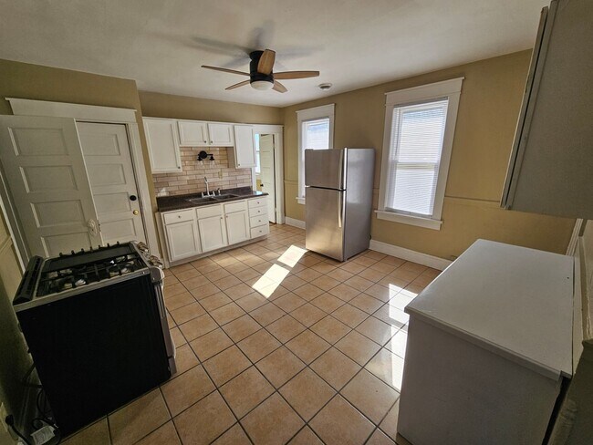 Building Photo - BNH- 2482