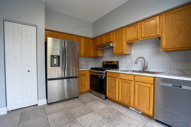 Foto del edificio - 2837 Oakmont Dr