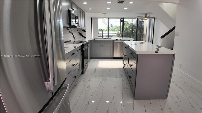 Building Photo - 2801 SW 87th Ave