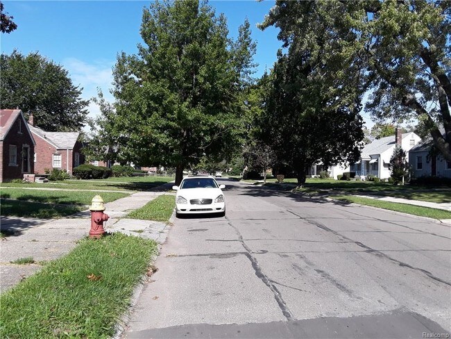 Building Photo - 5055 Farmbrook St