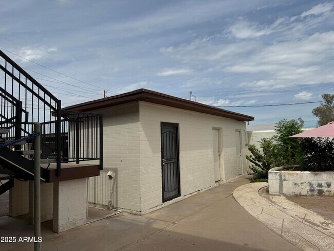 Foto del edificio - 4619 S 16th St