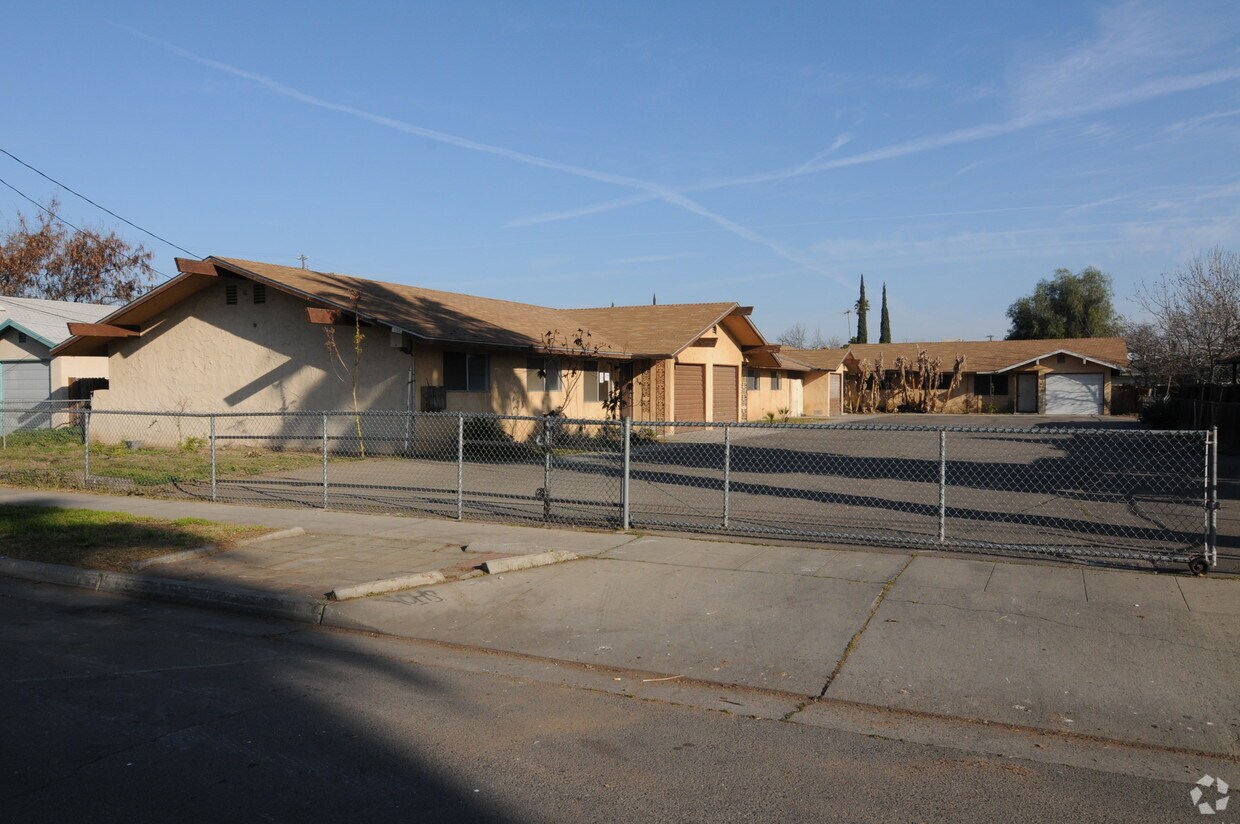 Primary Photo - 4069 E Heaton Ave