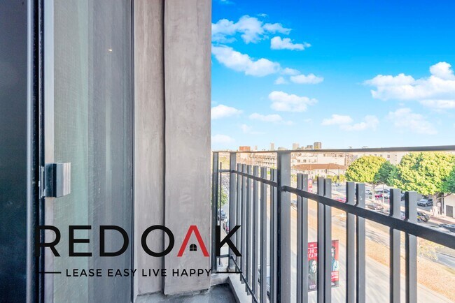 Foto del edificio - Extraordinary Top Floor Two Bedroom with P...