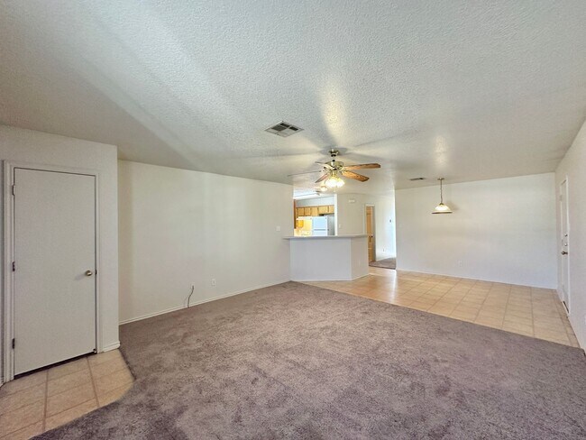 Building Photo - 2604 Alma Dr
